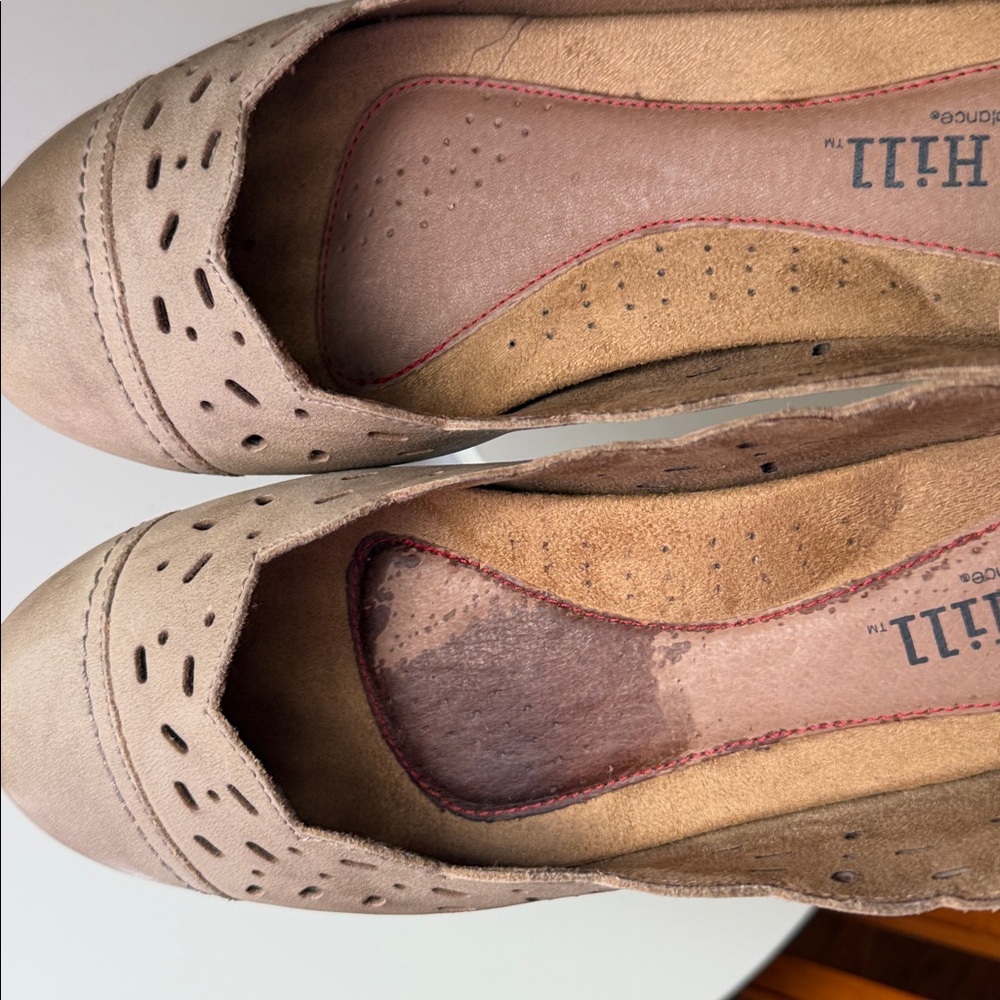Cobb Hill Leather Suede ballet flats laser-cut detailing Tan Cushioned 8 WIDE - Picture 4 of 15